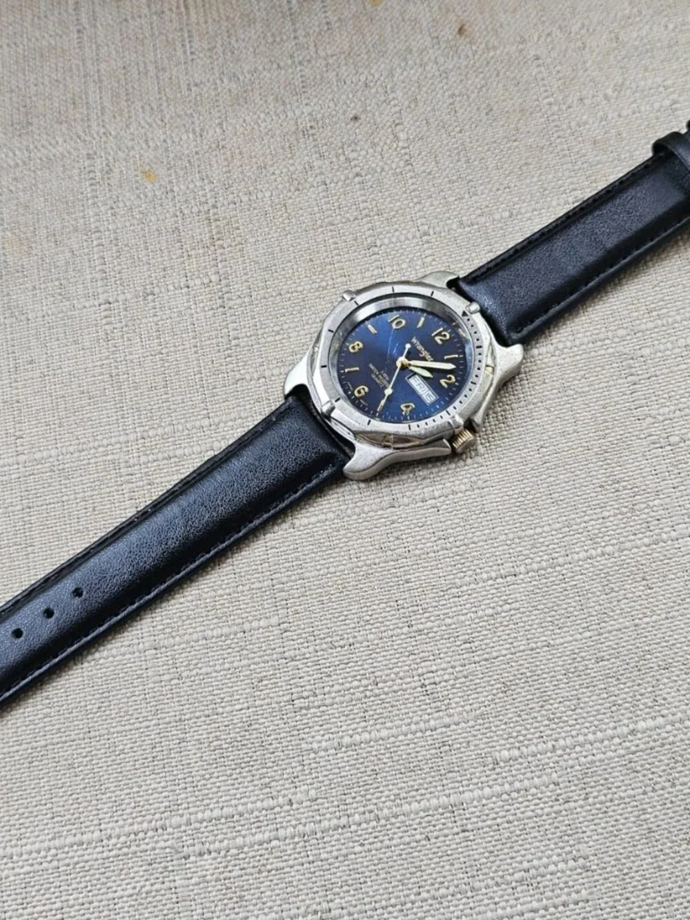 Vintage Wrangler Men Wristwatch Silver Tone Case Day/Date Calendar Quartz Watch